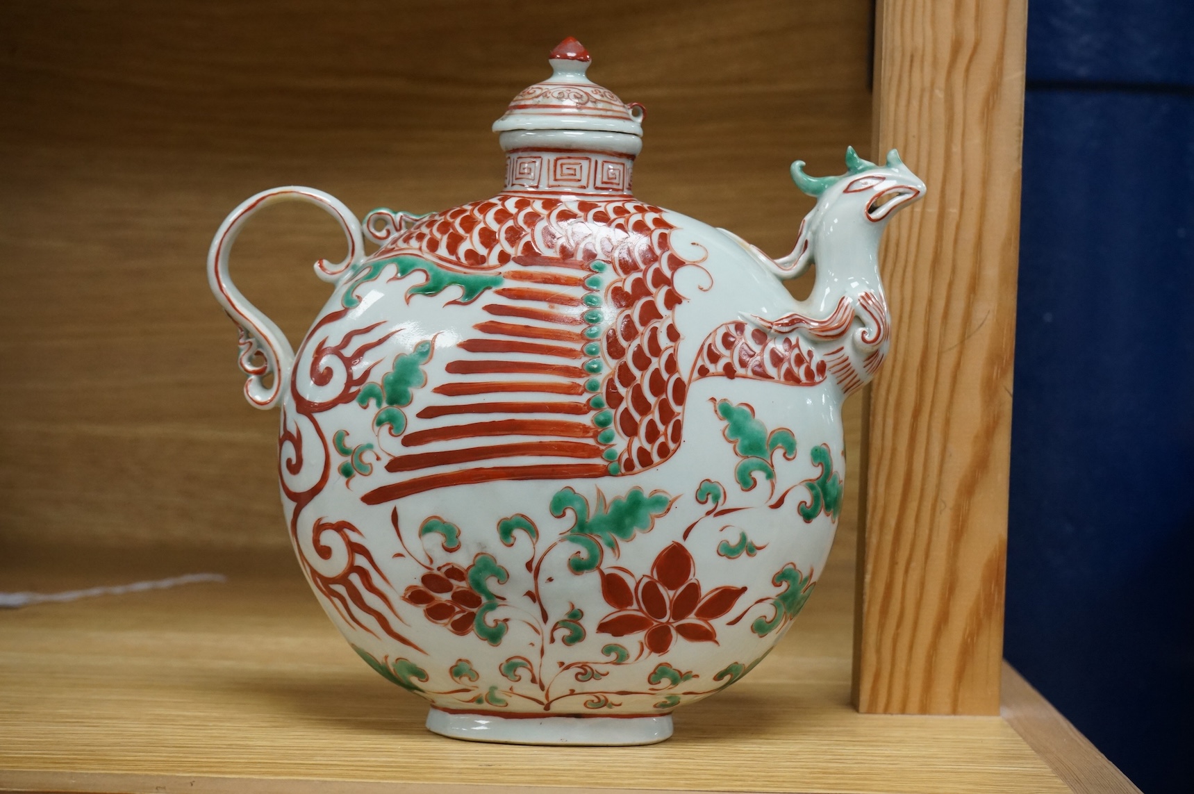 A Chinese famille verte ‘phoenix’ wine pot and cover, 20cm